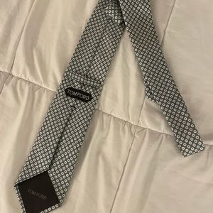 TOM FORD - BRAND NEW $500 POLKA DOT TIE!